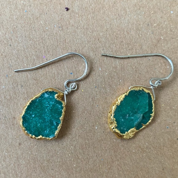 Emerald Green Stones w Gold Dipped Edges Earrings - Picture 11 of 13